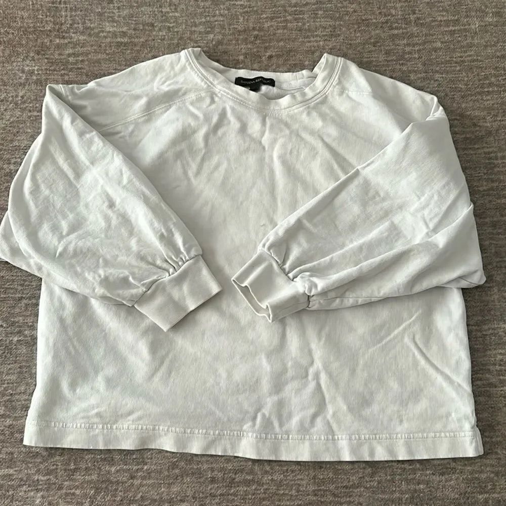 🍍Banana Republic- white sweatshirt